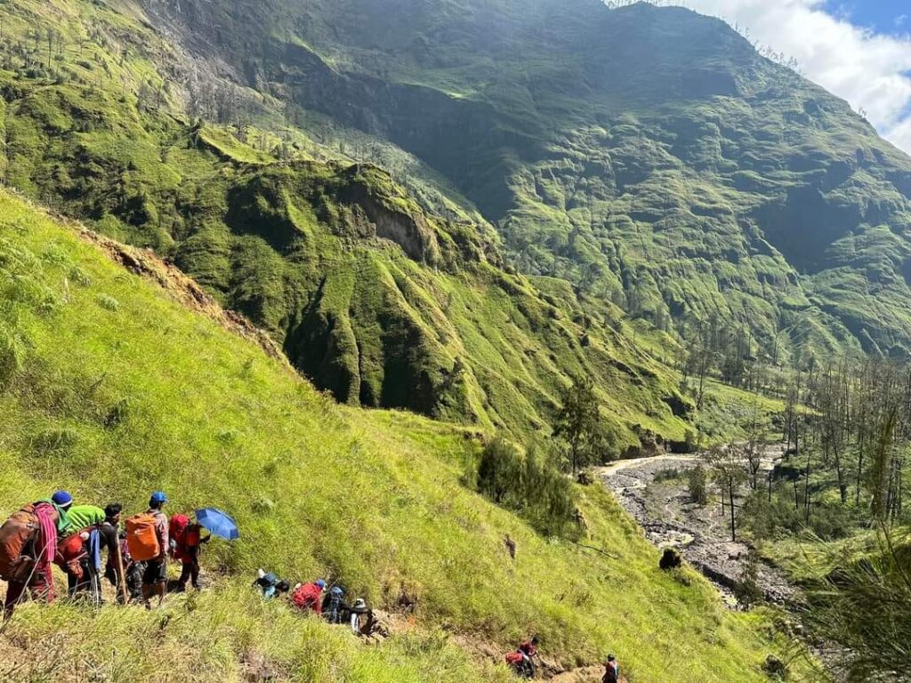 IMG-20230614-WA0033 Rinjani trek and view